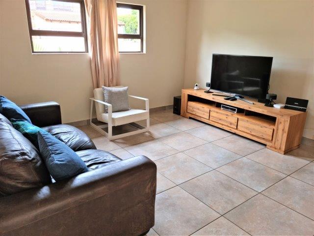 To Let 4 Bedroom Property for Rent in Melodie North West